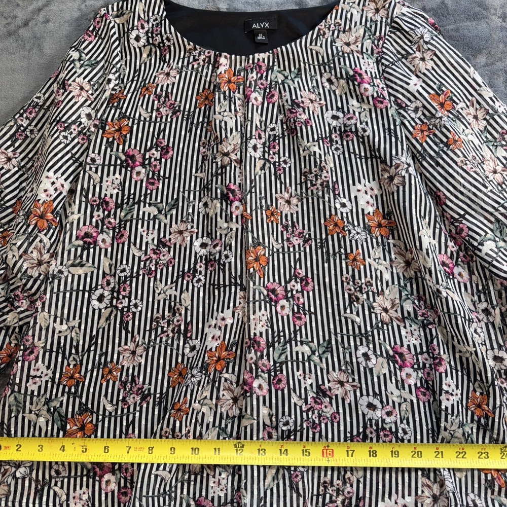 Women's ALYX Black & White Striped Floral Top W/ Rusched Sleeves Sz. 2X - Picture 7 of 8